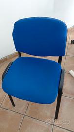 sedie da ufficio e scrivania in legno