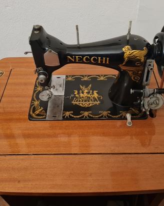 Macchina da Cucire Necchi manuale a scomparsa