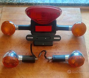 Faro posteriore e frecce Kawasaki W800