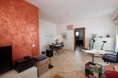 4 LOCALI A GRAVINA DI CATANIA