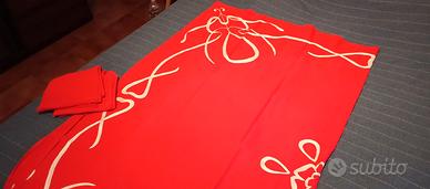 Tovaglia quadrata e tovaglioli