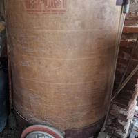 Cisterne vino in vetroresina 10 HL e 15 HL
