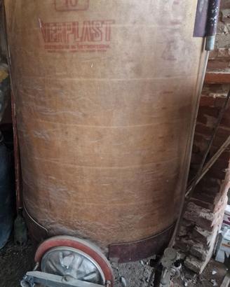 Cisterne vino in vetroresina 10 HL e 15 HL