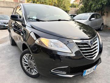 Lancia Ypsilon 900cc benz/met magnifica