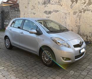 Neopatentati TOYOTA YARIS 1.3 Benzina 74 Kw