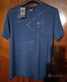 Maglietta sportiva Nike, nuova con cartellino