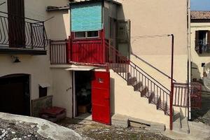 Stigliano - Appartamento primo piano con soffitta