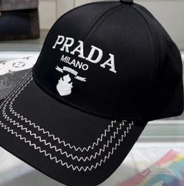 cappello nero prada