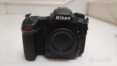 Reflex Nikon  d500 e obiettivi  50mm e 20mm 