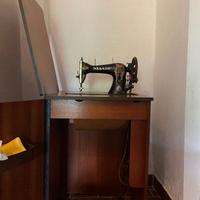 Macchina da cucire d'epoca NECCHI + mobile