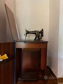 Macchina da cucire d'epoca NECCHI + mobile