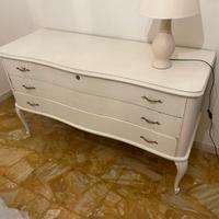 Set di comodini e mobile