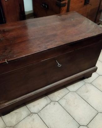 Baule cassapanca in legno antiquariato arte povera