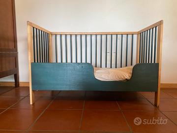 Lettino Montessori Ikea-hack con set lenzuoli