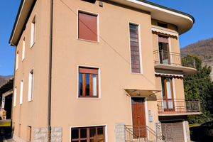 Casa Indipendente: 2 Appartamenti, Box, Giardino