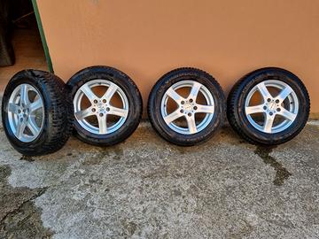 Cerchi in lega 15 pollici con gomme invernali