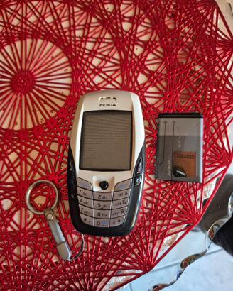 Cellulare NOKIA completo di caricabatterie 