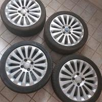 Set di 4 cerchi in legha + 4 gomme Ford Fiesta