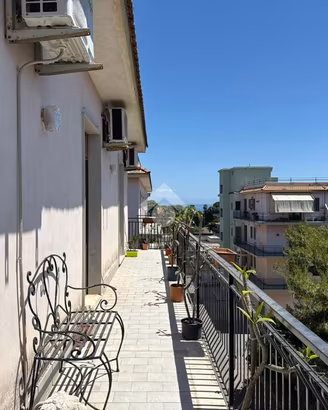 4 LOCALI A RIPOSTO