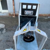 Generatore di corrente per trattore