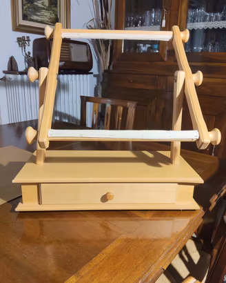 Telaio da ricamo da tavolo in legno vintage
