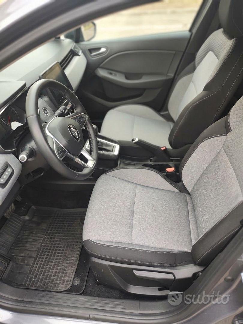Renault Clio 2023 photo 2