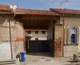 casa indipendente su due lati rif 32361