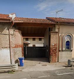 casa indipendente su due lati rif 32361