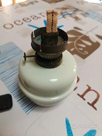 Lampada ad olio in opalino bianco (radioattivo) 