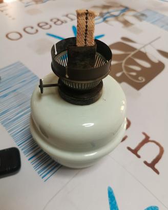 Lampada ad olio in opalino bianco (radioattivo) 
