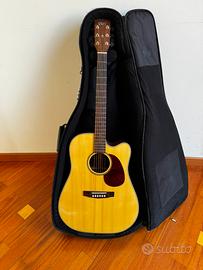 Chitarra acustica CORT elettrificata