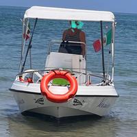 Barca autosvuotante 5 m con motore Suzuki 40cv