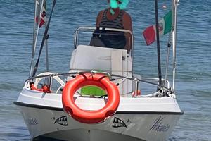 Barca autosvuotante 5 m con motore Suzuki 40cv