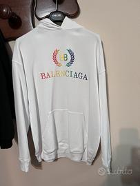 felpa balenciaga con scritta arcolbaleno
