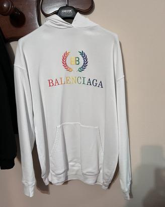 felpa balenciaga con scritta arcolbaleno