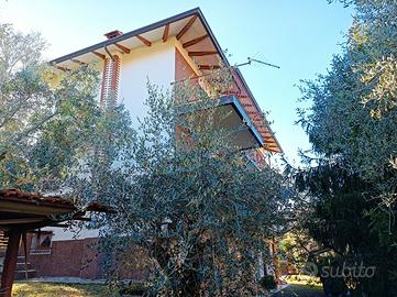 Villa in collina a Carrara a pochi minuti dal mare