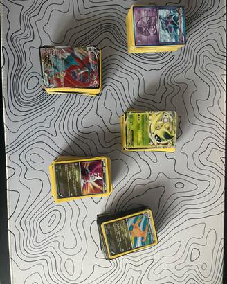 Lotto 380 carte Pokemon+Album+Portacarte e Sleeves