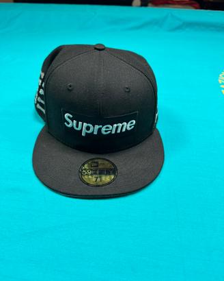 cappello new era x Supreme