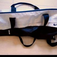 Borsa tracolla Nike.