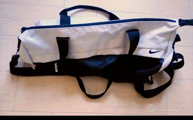 Borsa tracolla Nike.