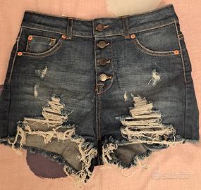 Pantaloncini di jeans United Colors of Benet