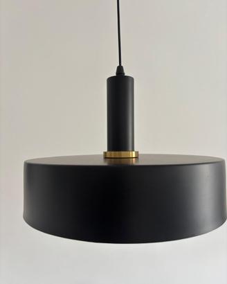 Lampada moderna in metallo