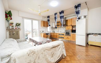 APPARTAMENTO DI TRE LOCALI CON CANTINA !