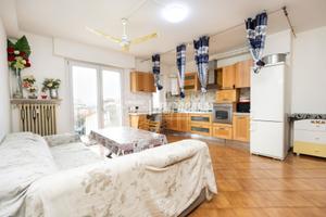 APPARTAMENTO DI TRE LOCALI CON CANTINA !