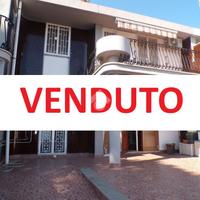 VILLA A SCHIERA A ANZIO