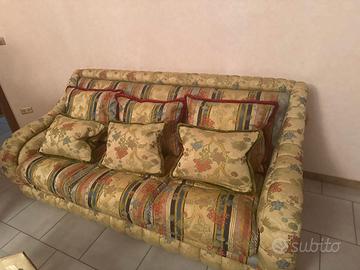 Tris di divani classici in tessuto Jacquard di pre