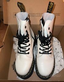Dr Martens Jadon white