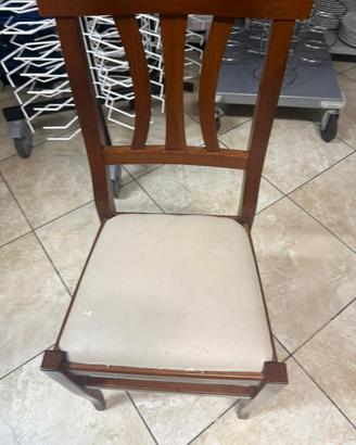 Sedia in legno con seduta in virpelle