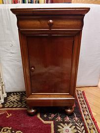 comodino classico in legno 