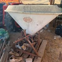 Spandiconcime Vicit a tubo oscillante